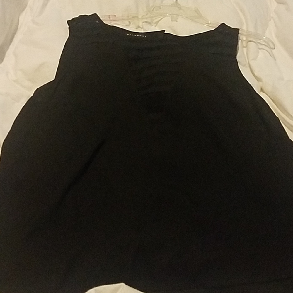 Sleaveles black blouse